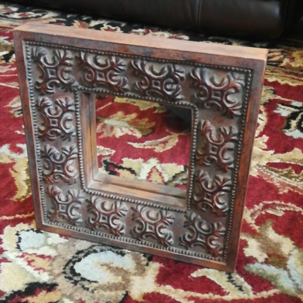 Unique and Beautiful Decorative Mirror - Picture 4 of 4